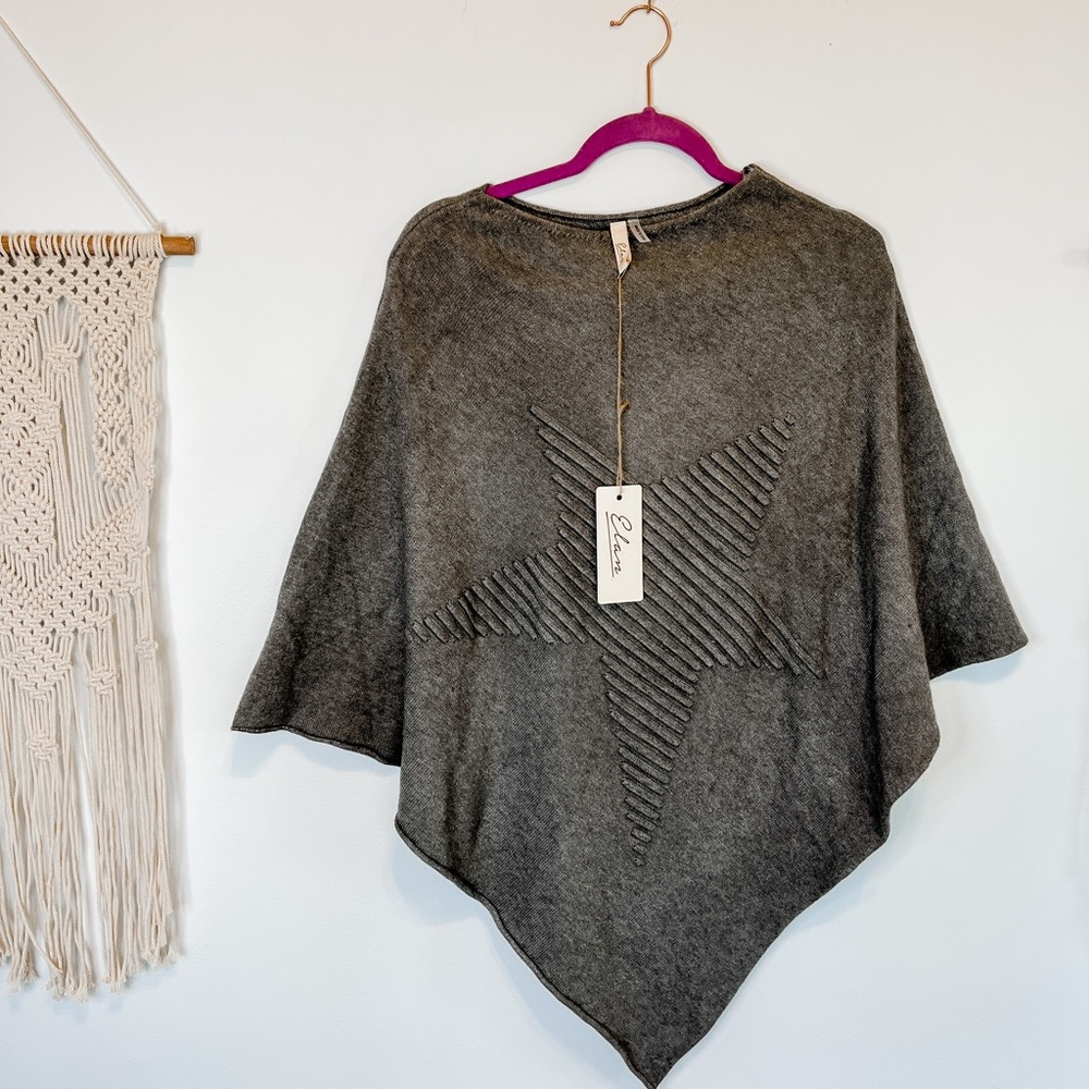 NWT Super Soft Elan Gray Star Cape/Shawl/Poncho
